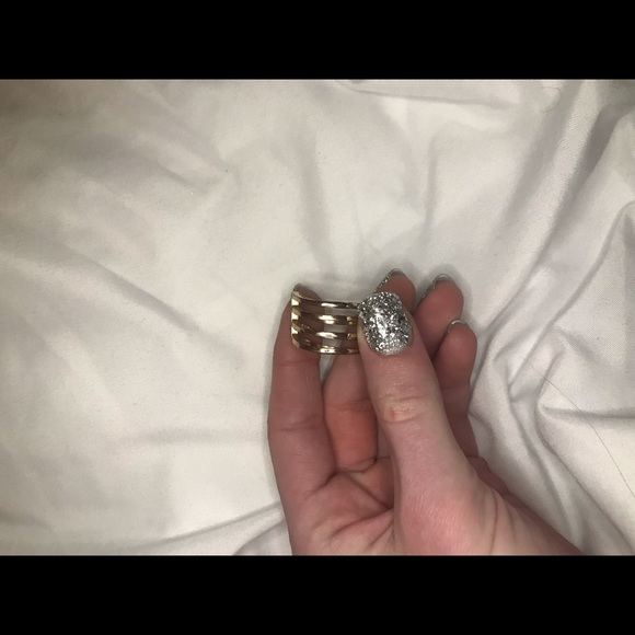 Gold ring - Picture 2 of 3